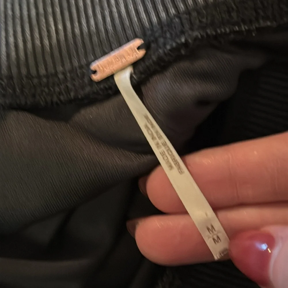 Incredible cotton mesh with full lining Free People skirt in grey NWOT! - Picture 9 of 12